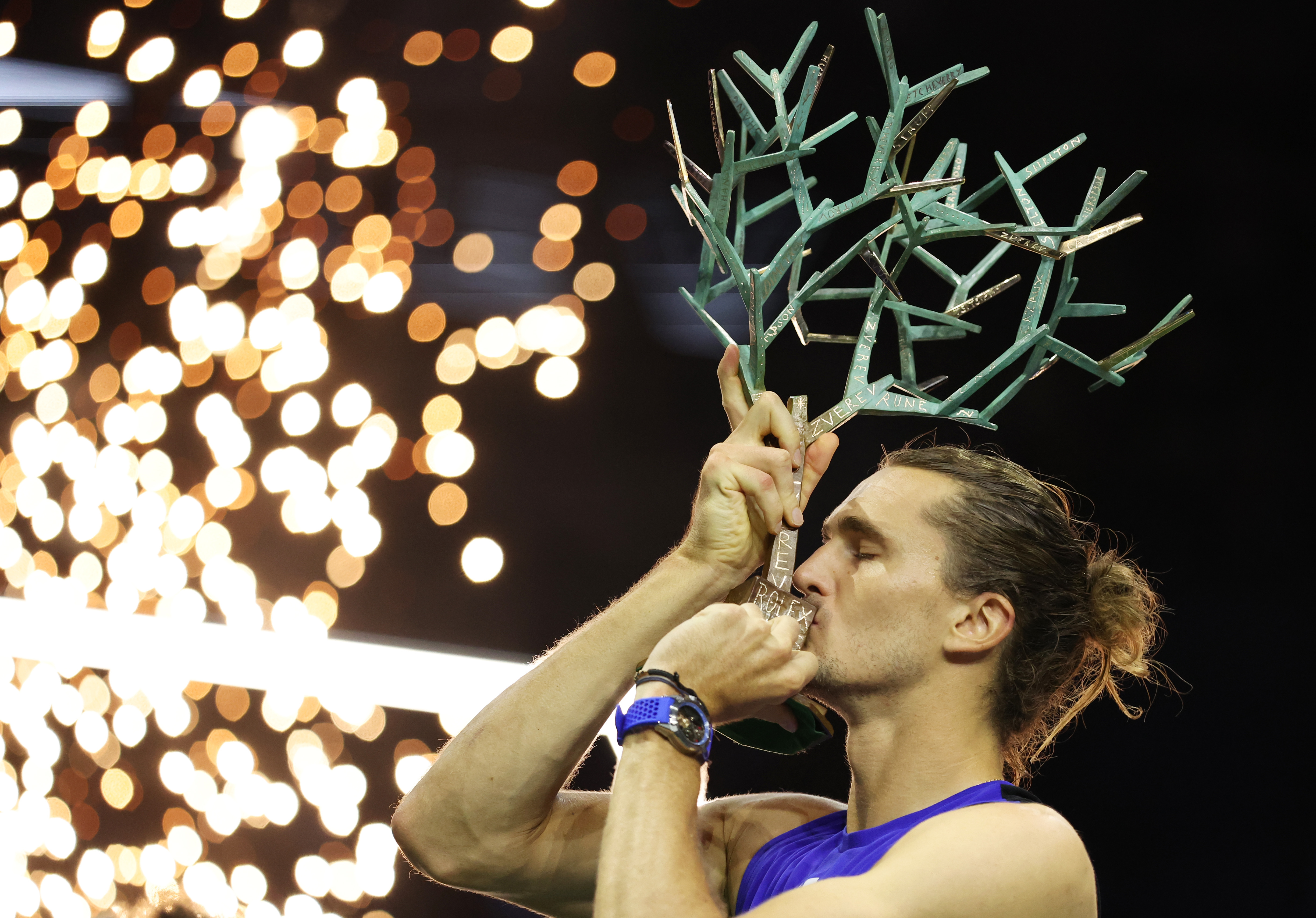 美国网球队力克英国网球队，兹维列夫制霸全场