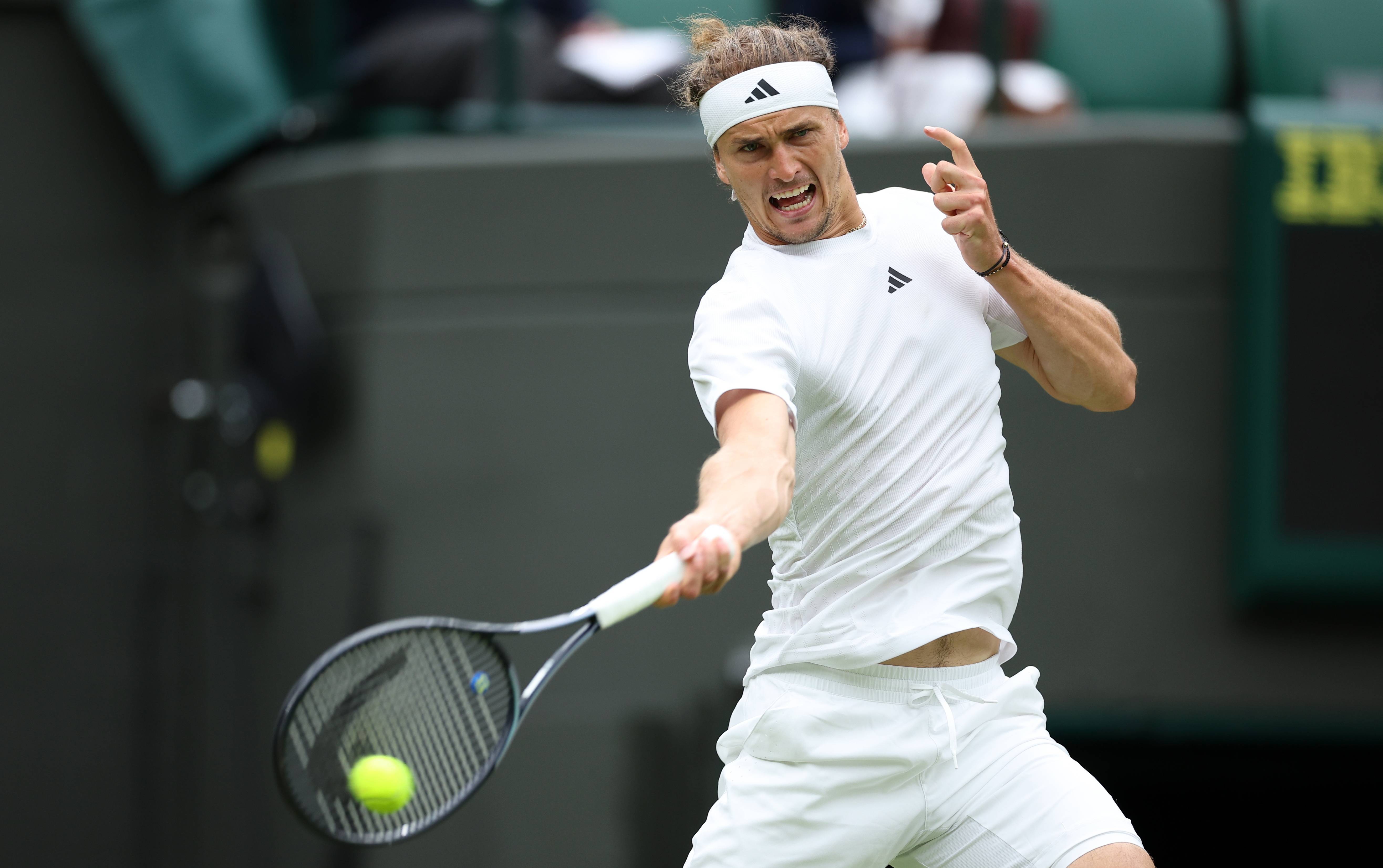 法国网球队险胜德国网球队，兹维列夫爆发神勇的简单介绍