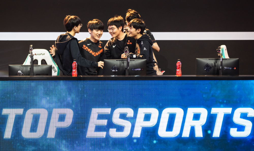 TES险胜FLY，Xiaohu关键制胜