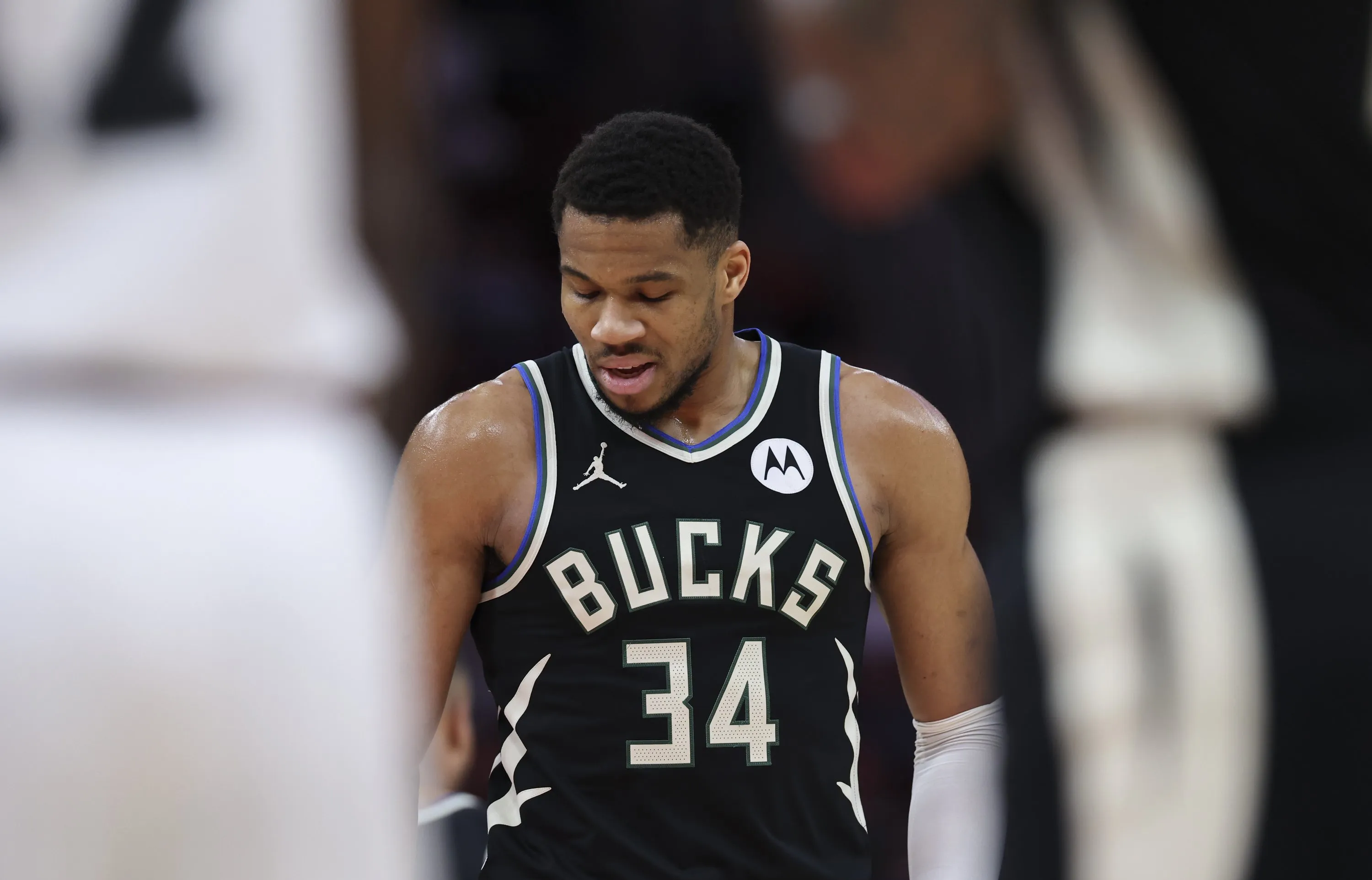 雄鹿队战胜对手，稳坐系列赛领先的简单介绍