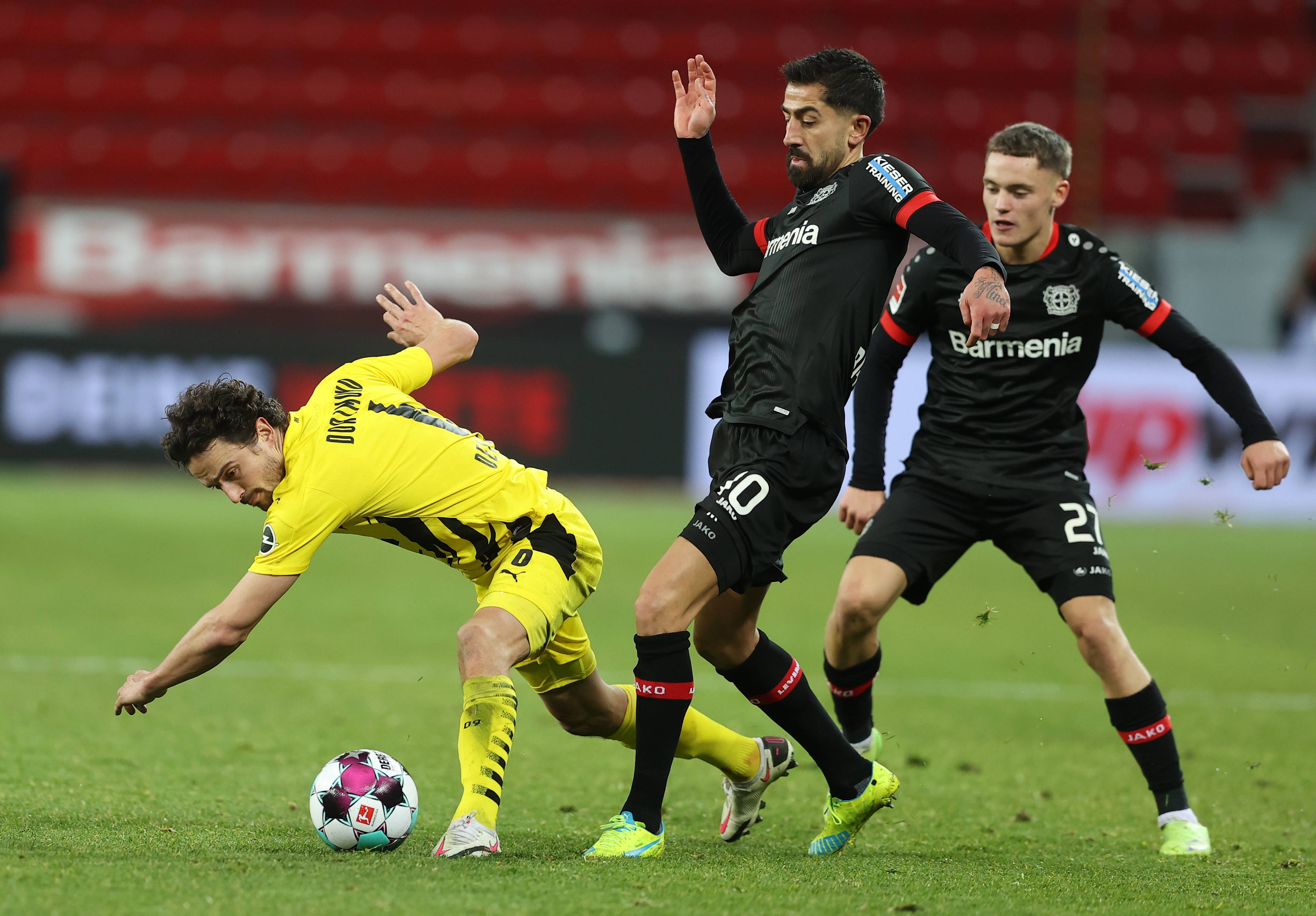 包含热苏斯加盟多特蒙德，助球队冲击德甲冠军的词条