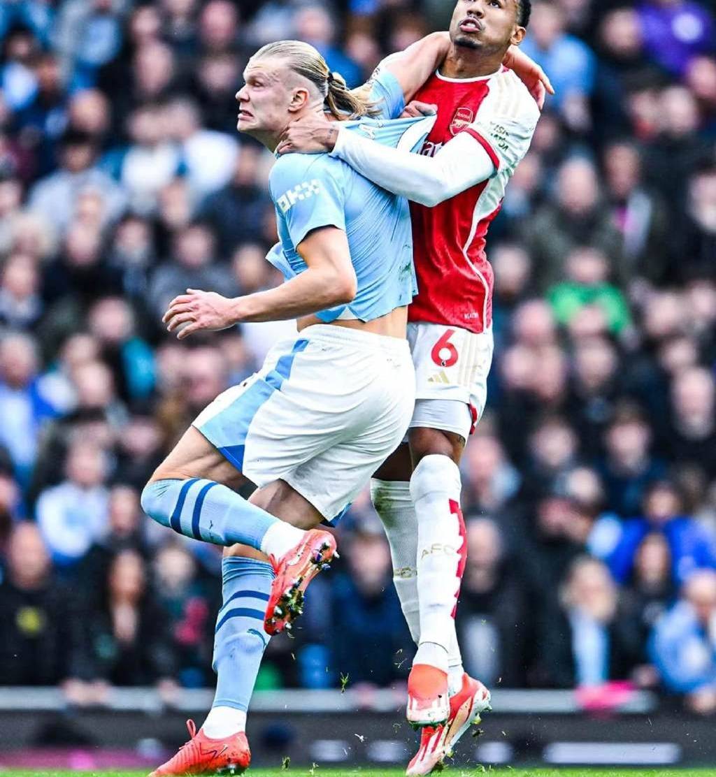 包含曼城大胜对手，守住领先优势的词条