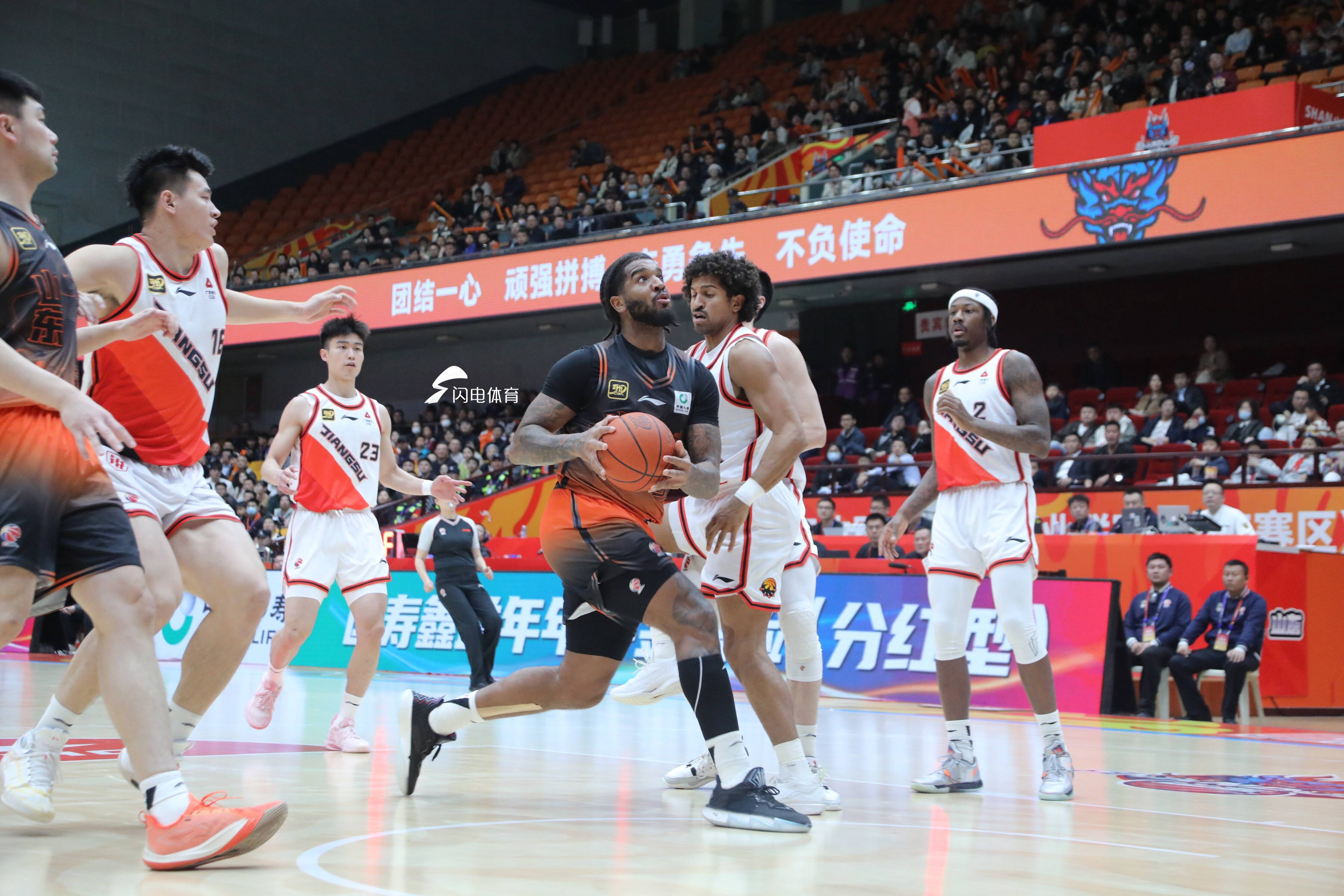 包含江苏队击败辽宁队，完成四连胜的词条