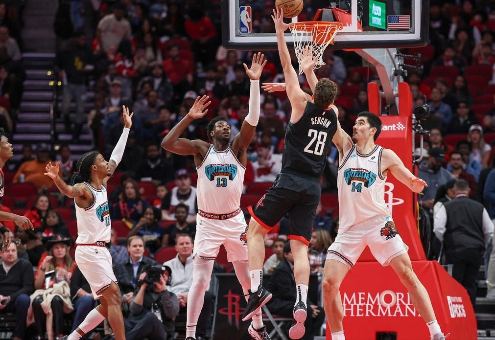 包含火箭全队表现出色，接连击退强敌的词条