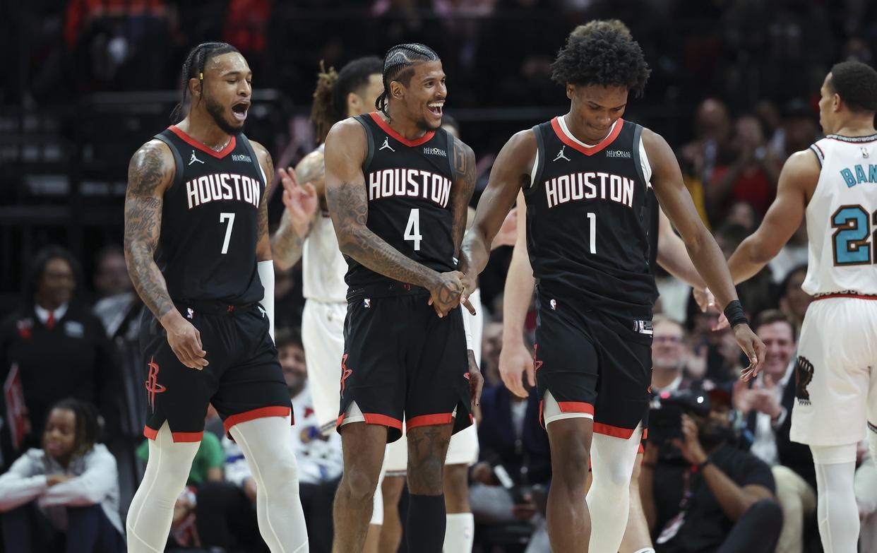 包含火箭全队表现出色，接连击退强敌的词条