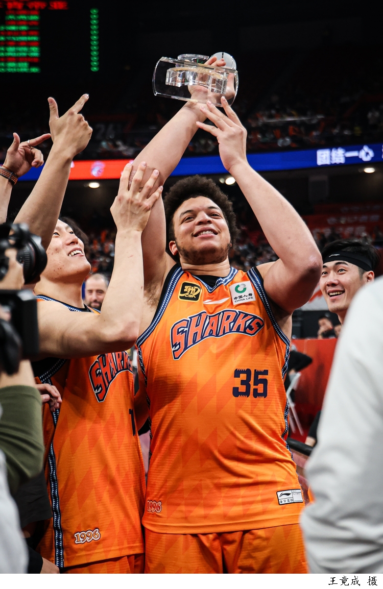 包含上海男篮大胜山东，积分榜上排名飙升的词条