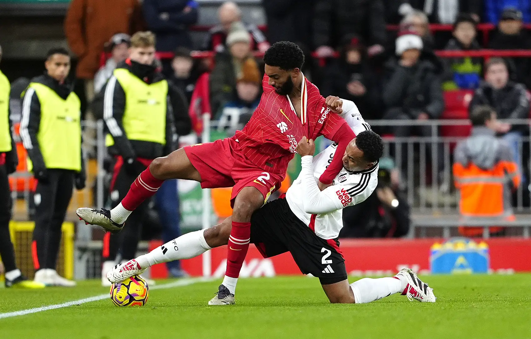 包含利物浦客场胜伯恩利，席卷英超无敌的词条