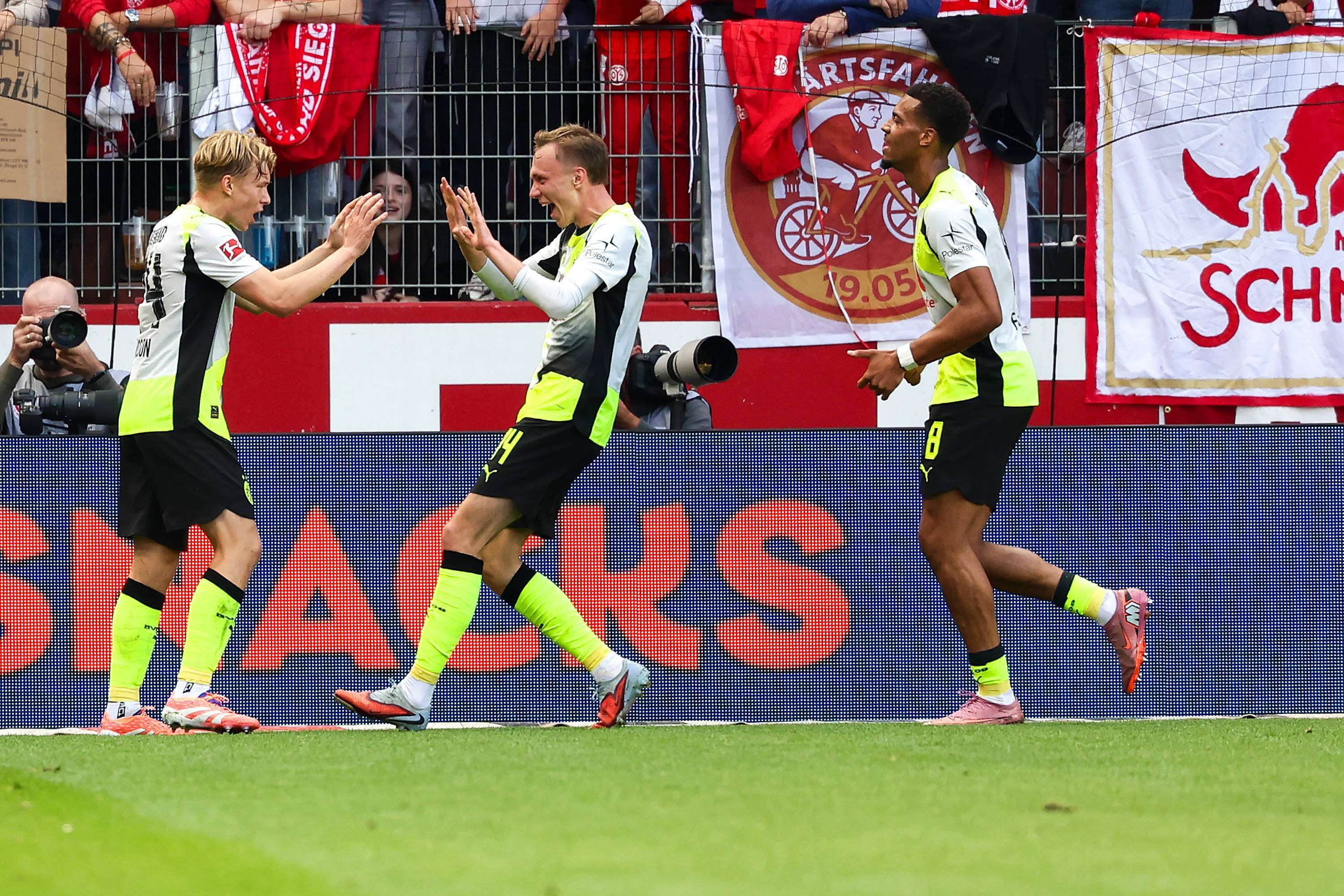 包含沃尔夫斯堡客场险胜，喜迎关键胜利的词条