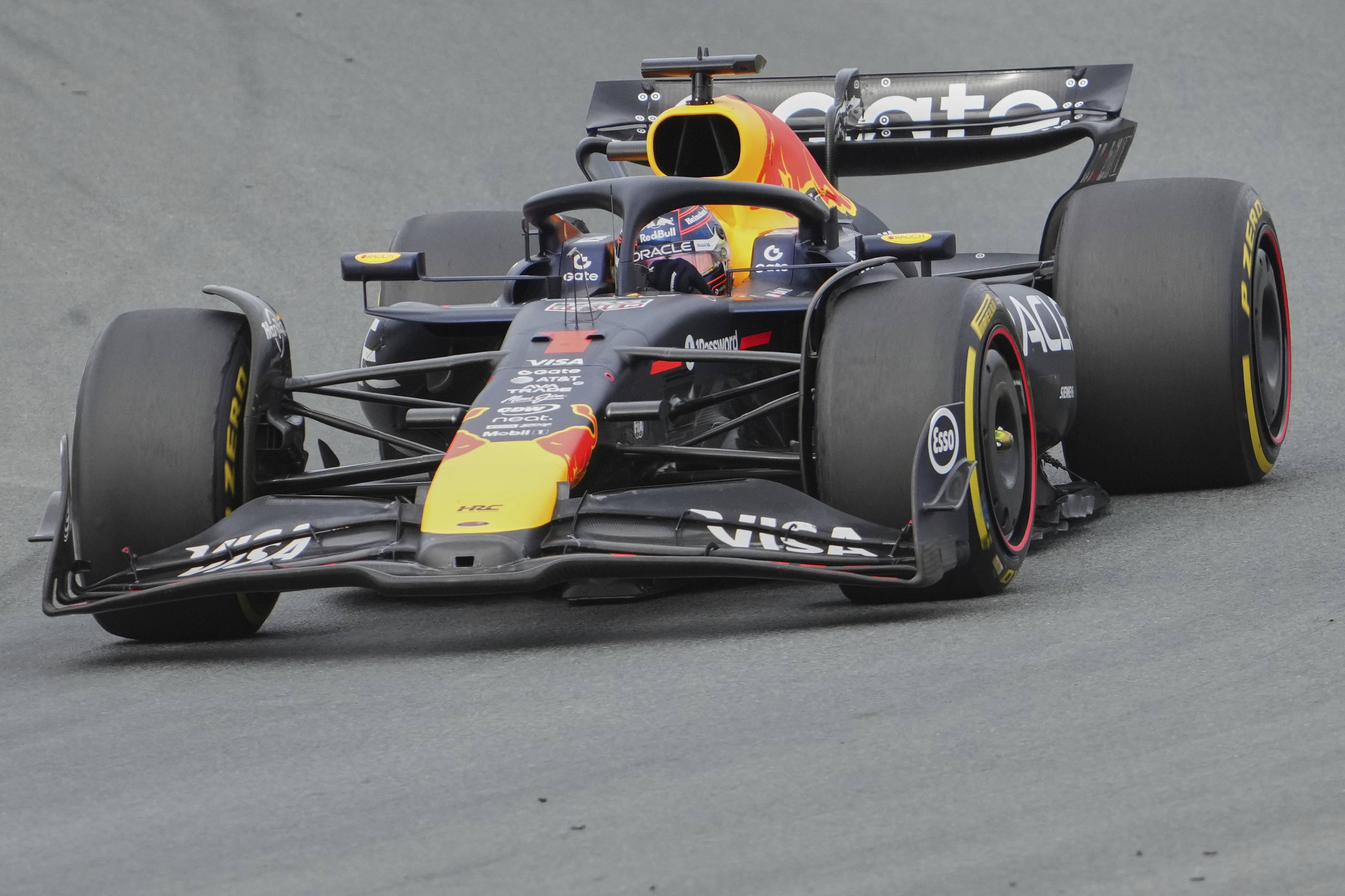 关于梅赛德斯翻盘迈凯伦，皮亚斯特里点燃赛场的信息