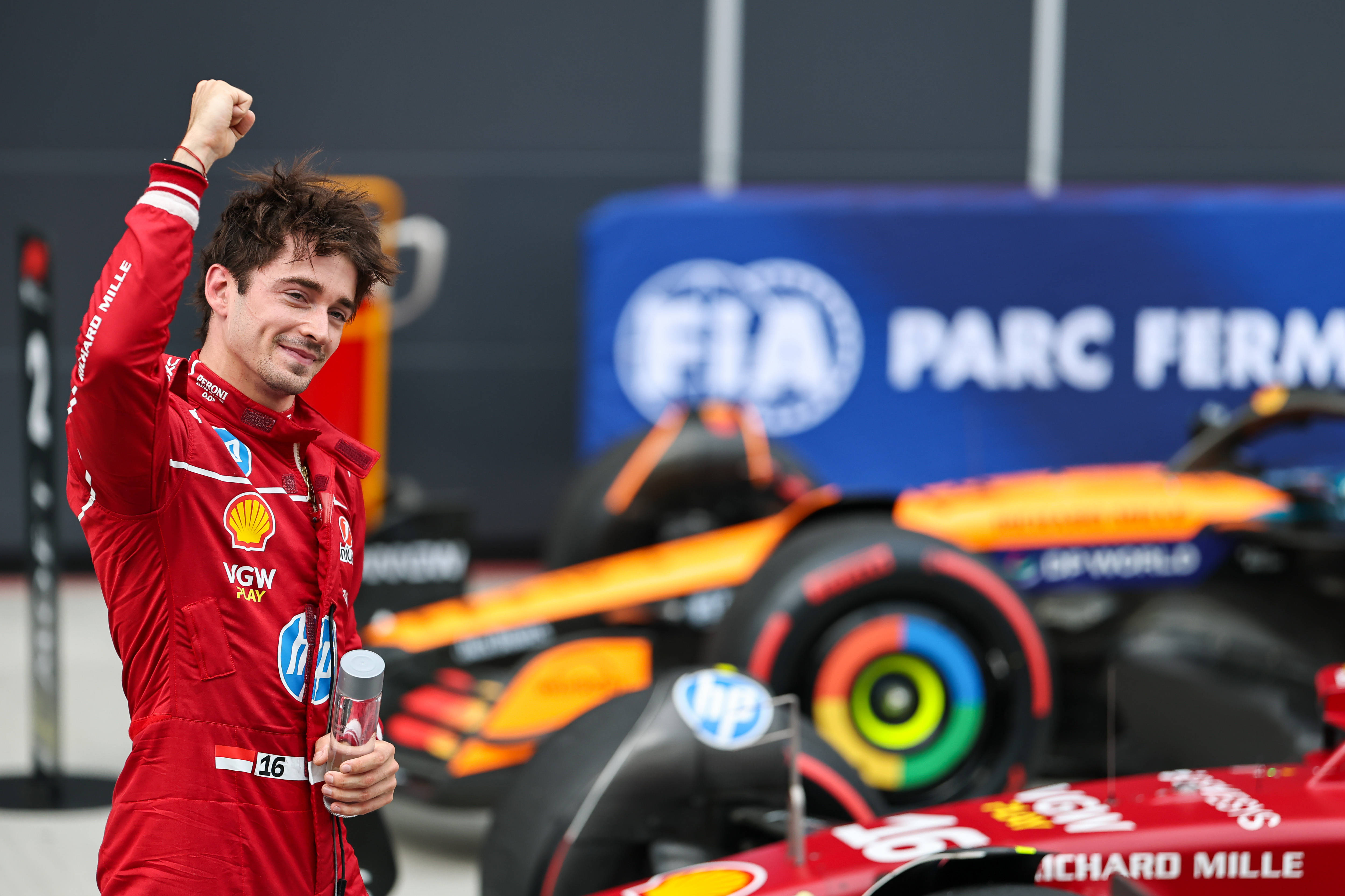 包含红牛车队绝杀法拉利，勒克莱尔刷新纪录的词条