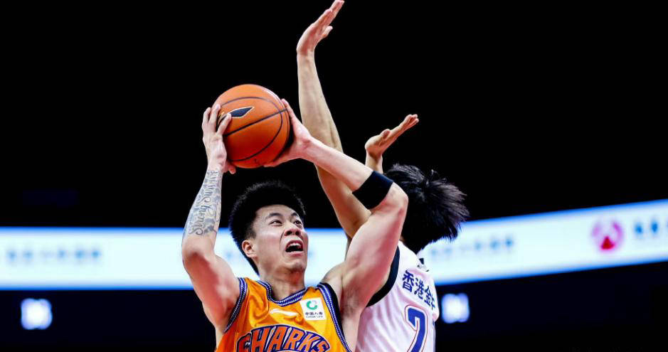 包含独行侠碾压马刺，张镇麟状态火热的词条